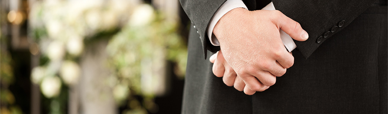 Abschied von einem Verstorbenen in einer Trauerhalle – einfühlsame Begleitung durch Bestatter in Hagen.