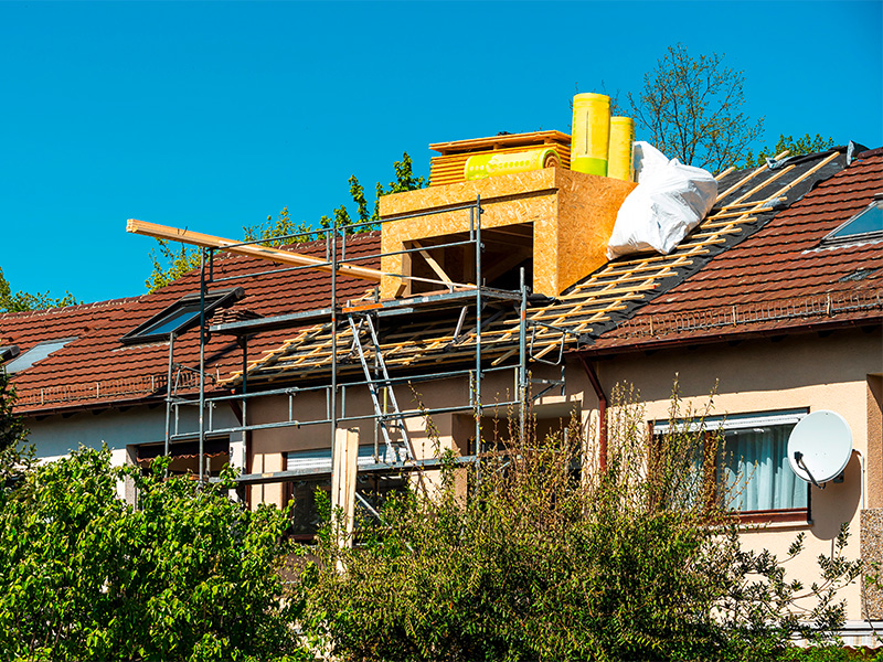 Neue Dachgaube im Bau, Teil einer professionellen Dachrenovierung in Herdecke durch erfahrene Handwerker.