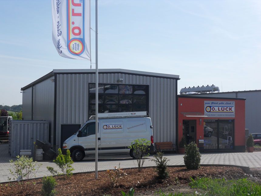 Firmensitz von Oliver Lück in Gevelsberg mit Firmenfahrzeug – Symbol für professionelle Heizungs- und Sanitärleistungen.