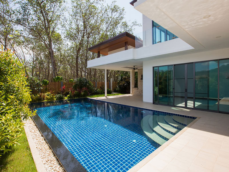 Moderne Luxusvilla mit Pool in Hagen