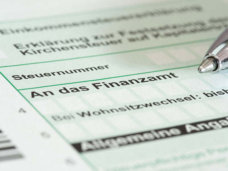 Steuerkanzlei in Schwelm füllt Steuererklärung für Mandant aus